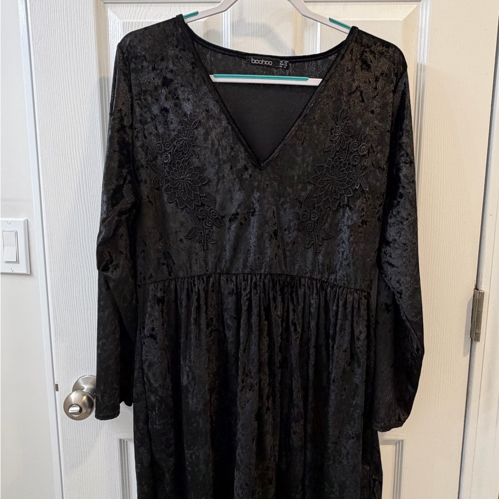 Boohoo Black Velvet Long Sleeve Dress